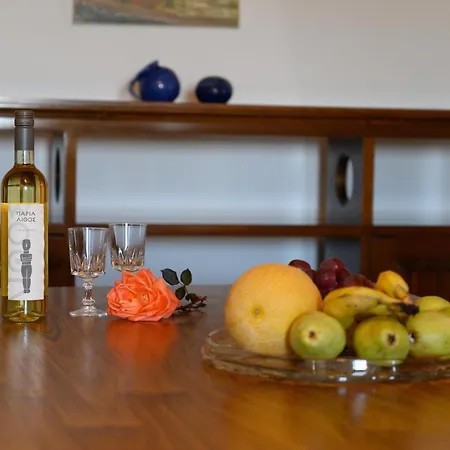 Seaview Maisonette With 3 Bedrooms In Casa vacanze Paro