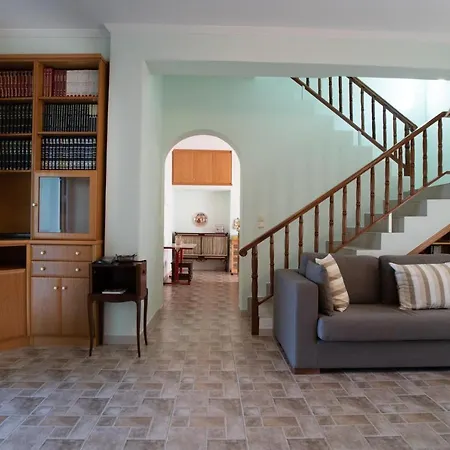 Seaview Maisonette With 3 Bedrooms In