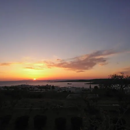 Seaview Maisonette With 3 Bedrooms In